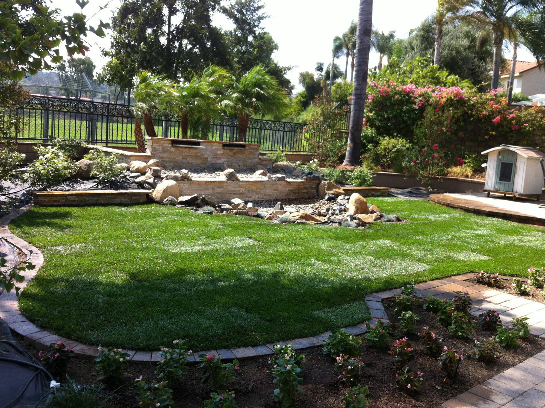hardscape, block retaining wall